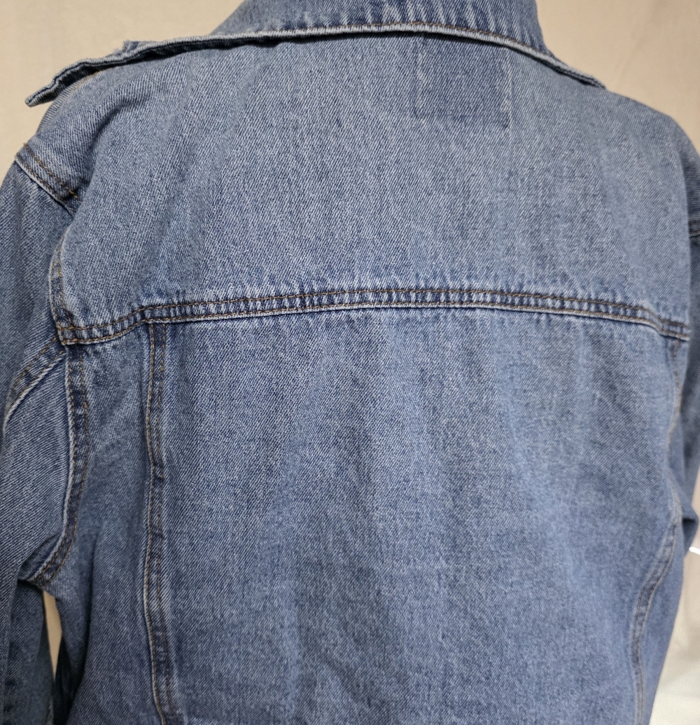 100% Cotton Love Tree Denim Jacket Size Medium Distressed Light Blue Button Up. - Picture 4 of 9